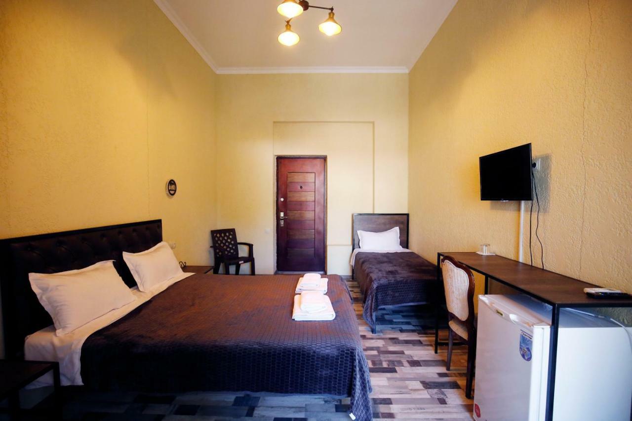 Green Flower Hotel Κουτάισι Εξωτερικό φωτογραφία